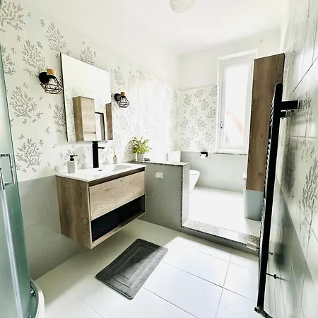 Adora 韦扎诺利古勒